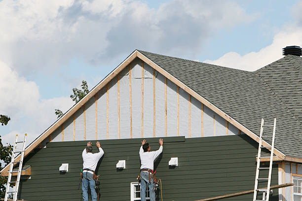 Professional Siding technician working in Williamstown, KY